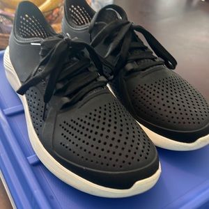 Very nice shoes like new.